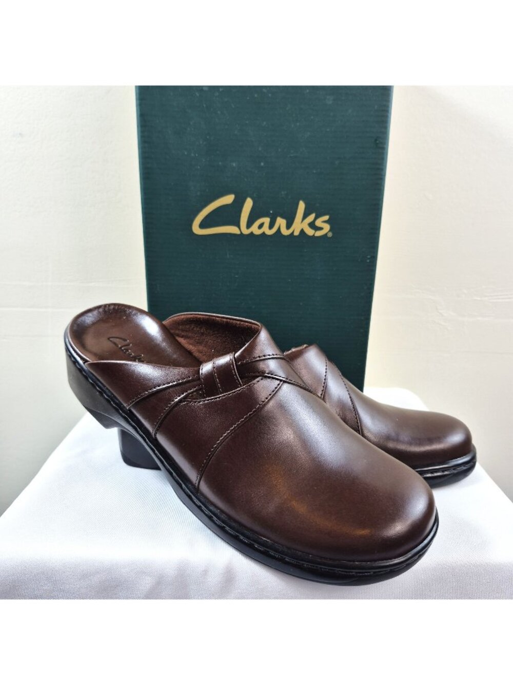 Clarks Women's Brown Leather Slip-On Mules Sz 7.5M Block Heel Made In Brazil NIB